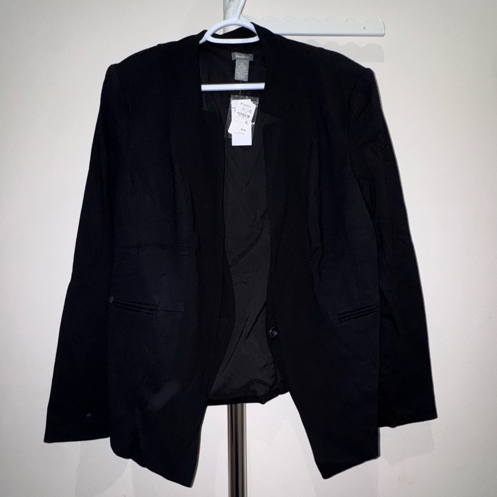 Neiman Marcus Black Women's Tailored Blazer Padded Shoulders
